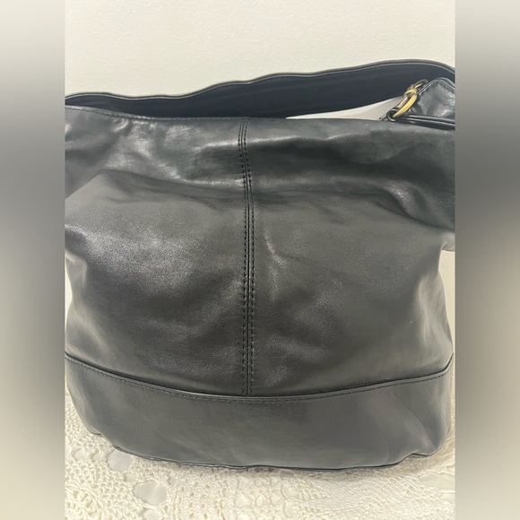 Beautiful Cole Hann Bag - Picture 2 of 3